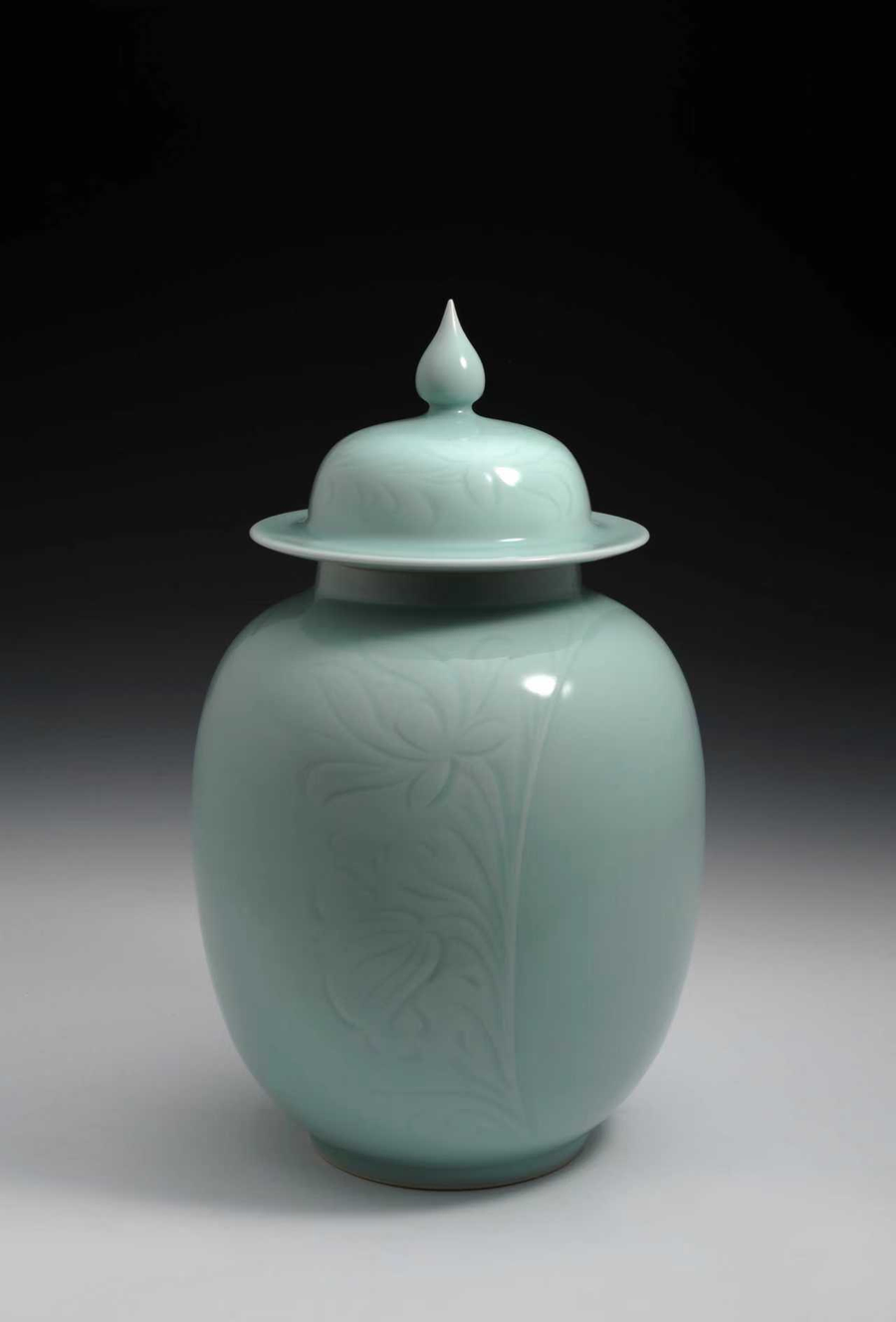 Longquan celadon work by Su Wei