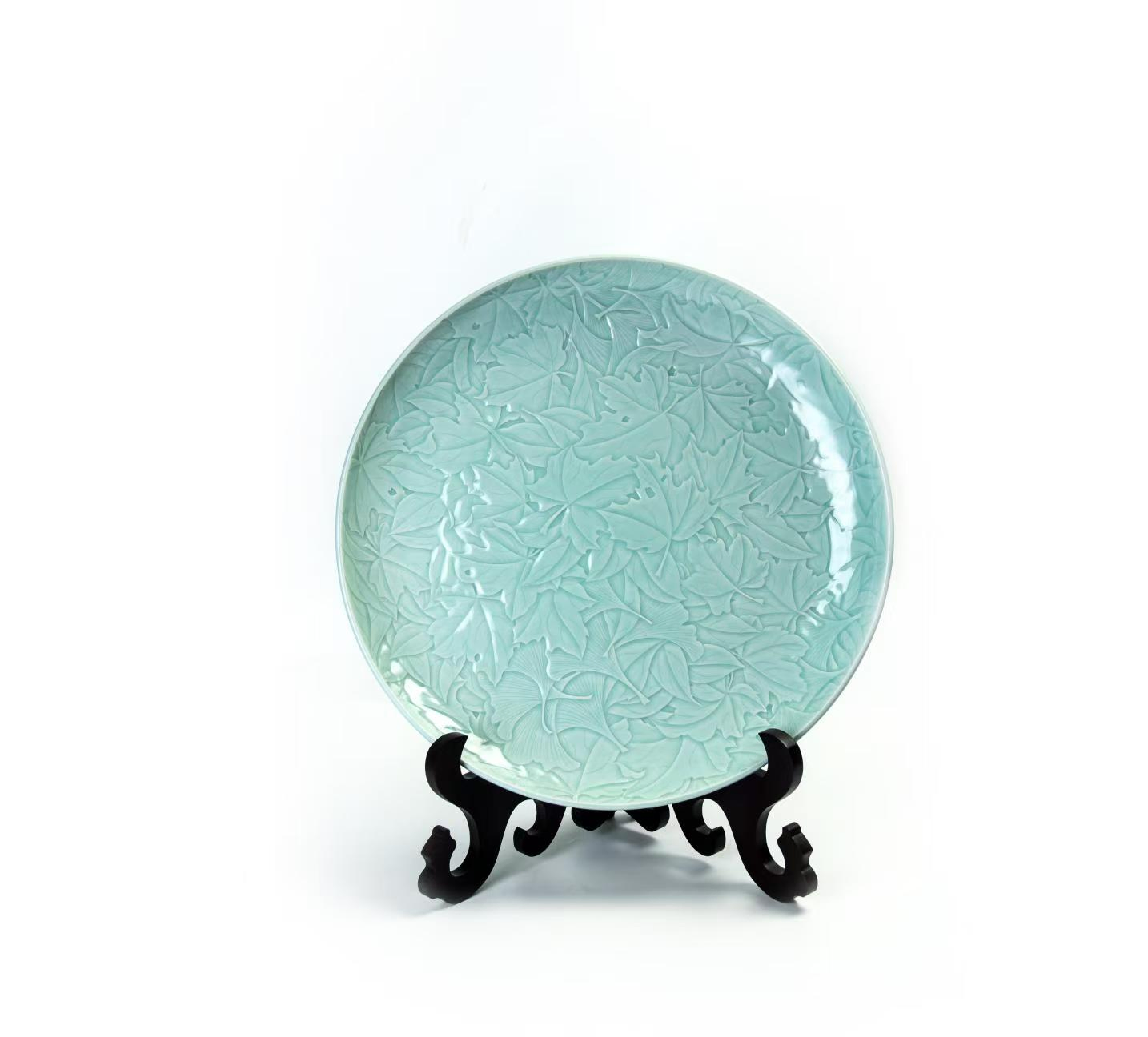 Longquan celadon work by Su Wei