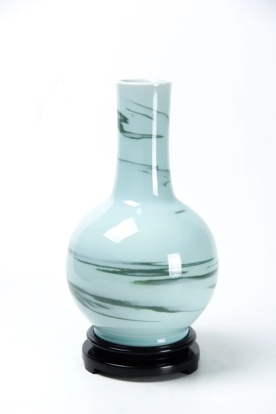 Longquan celadon work by Su Wei